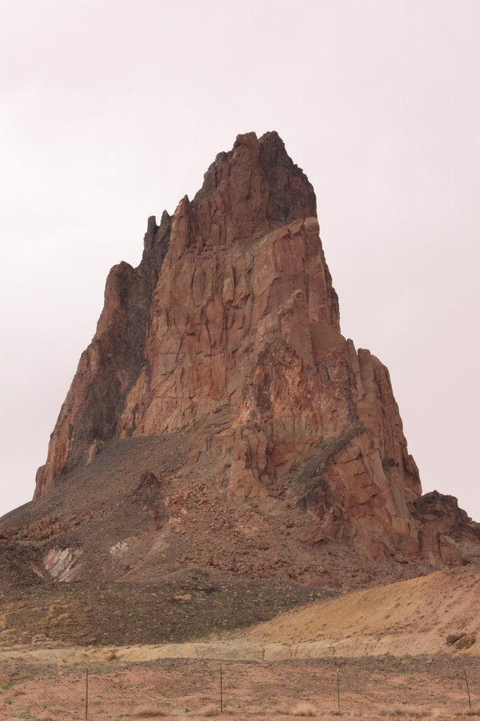 Agathla (Aghaałą́) Peak ou El Capitan, Navajo County, Arizona, 2011, © Nausica Zaballos